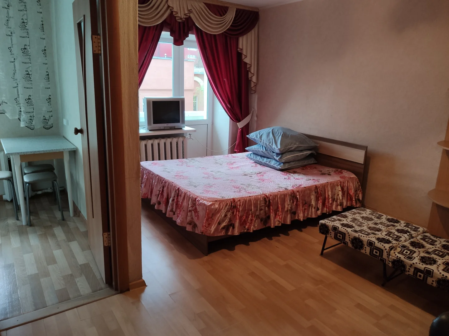 Комната с двуспальной кроватью